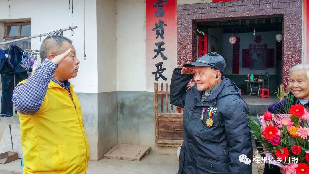 李建華與抗戰(zhàn)老兵的故事：為英雄盡孝道，為后世傳善行